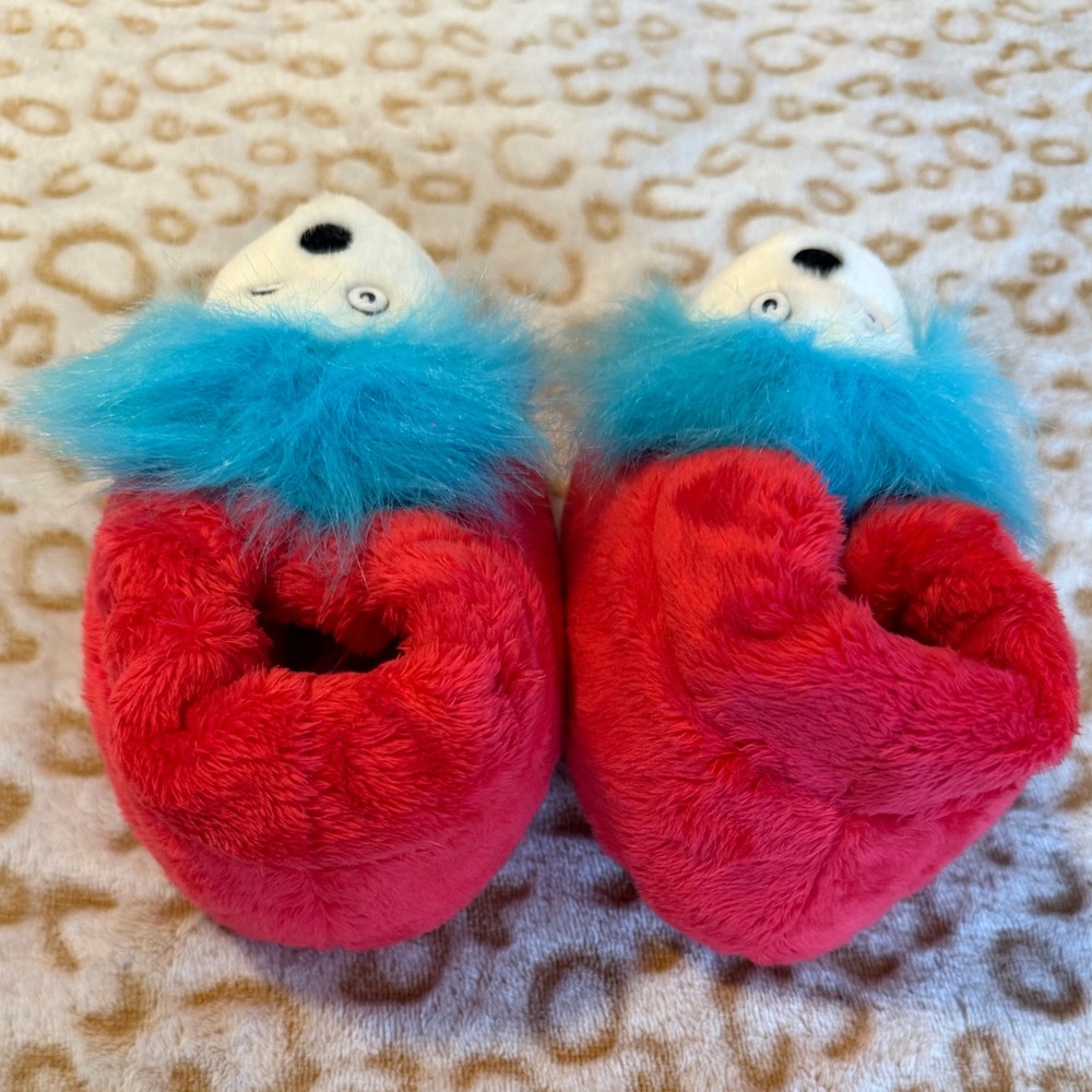 Dr. Seuss Vibrant Red Slippers Universal Studios 
Size: Youth (Small) - Picture 3 of 8